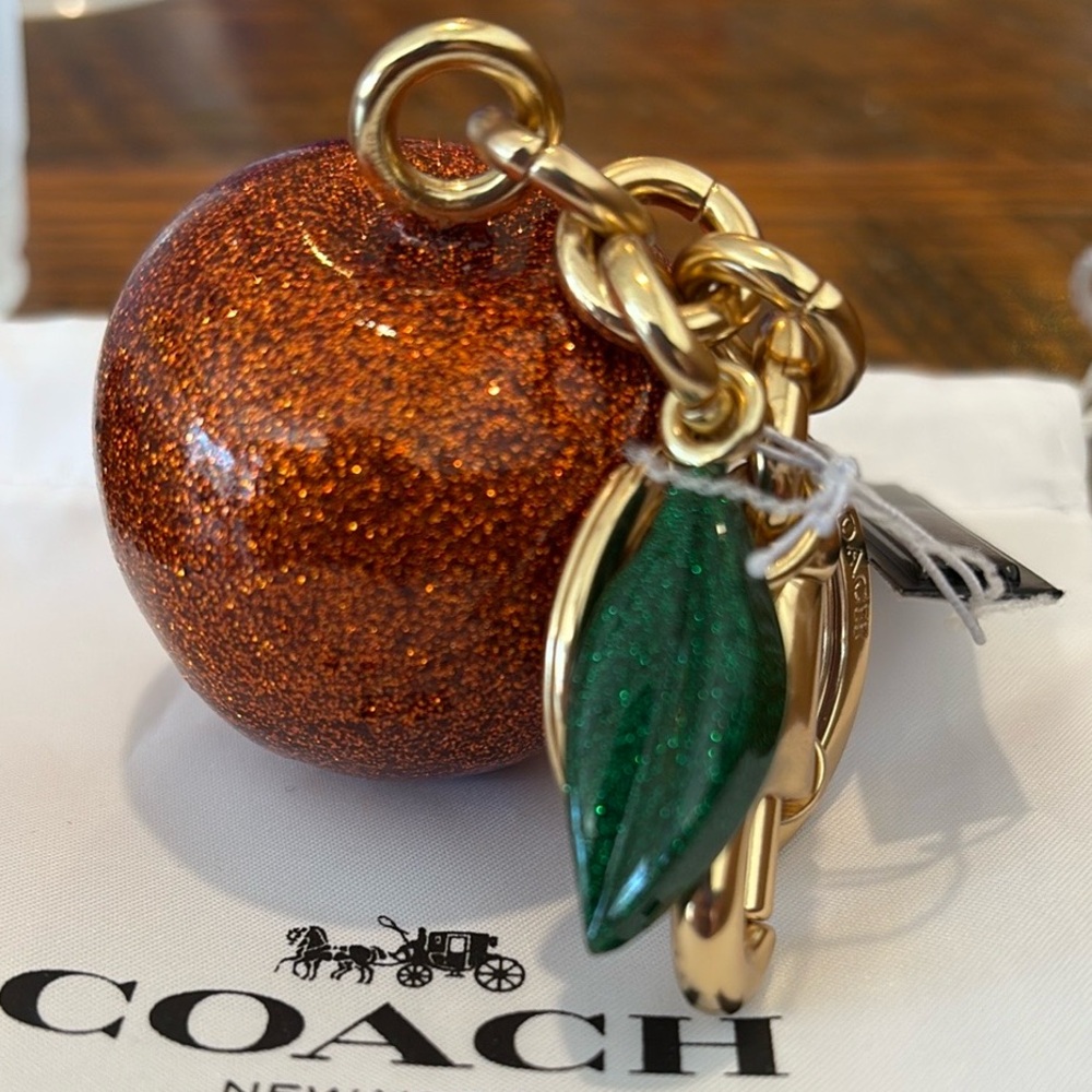 🍊🍊🍊Coach Sparkling Orange Fruit Keychain Bag charm 🍊🍊🍊 NWT 🍊🍊🍊 - Picture 4 of 16